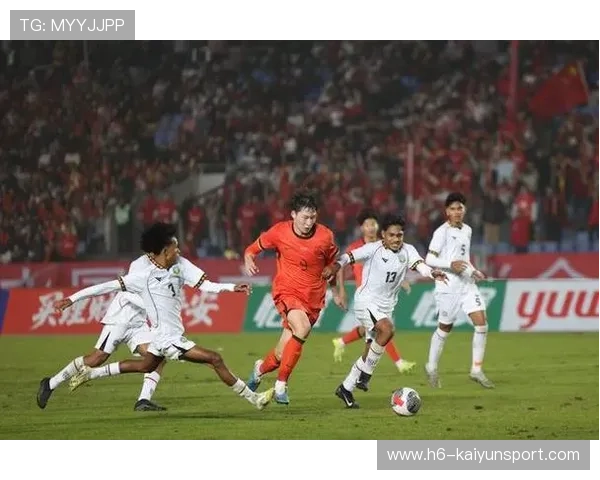 亚洲足球杯赛场上对决激烈，精彩纷呈，足球 亚洲杯