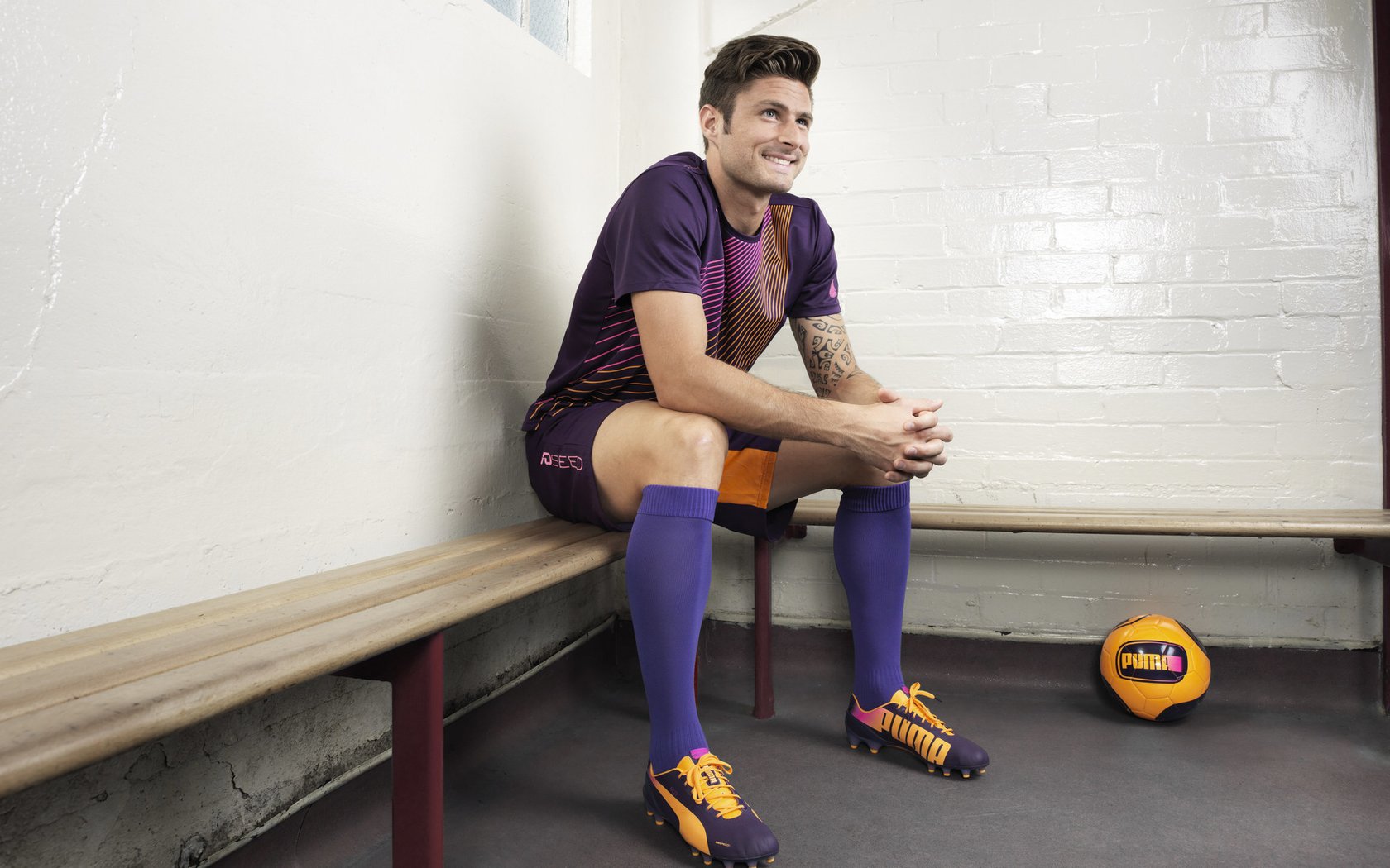 英超赛场利物浦客场3比1取胜 曼城争冠形势愈发胶着,英超利物浦队